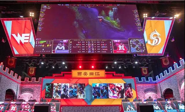 记者：那不勒斯还在与霍伊伦敲定合同剩余细节，解约金8500万