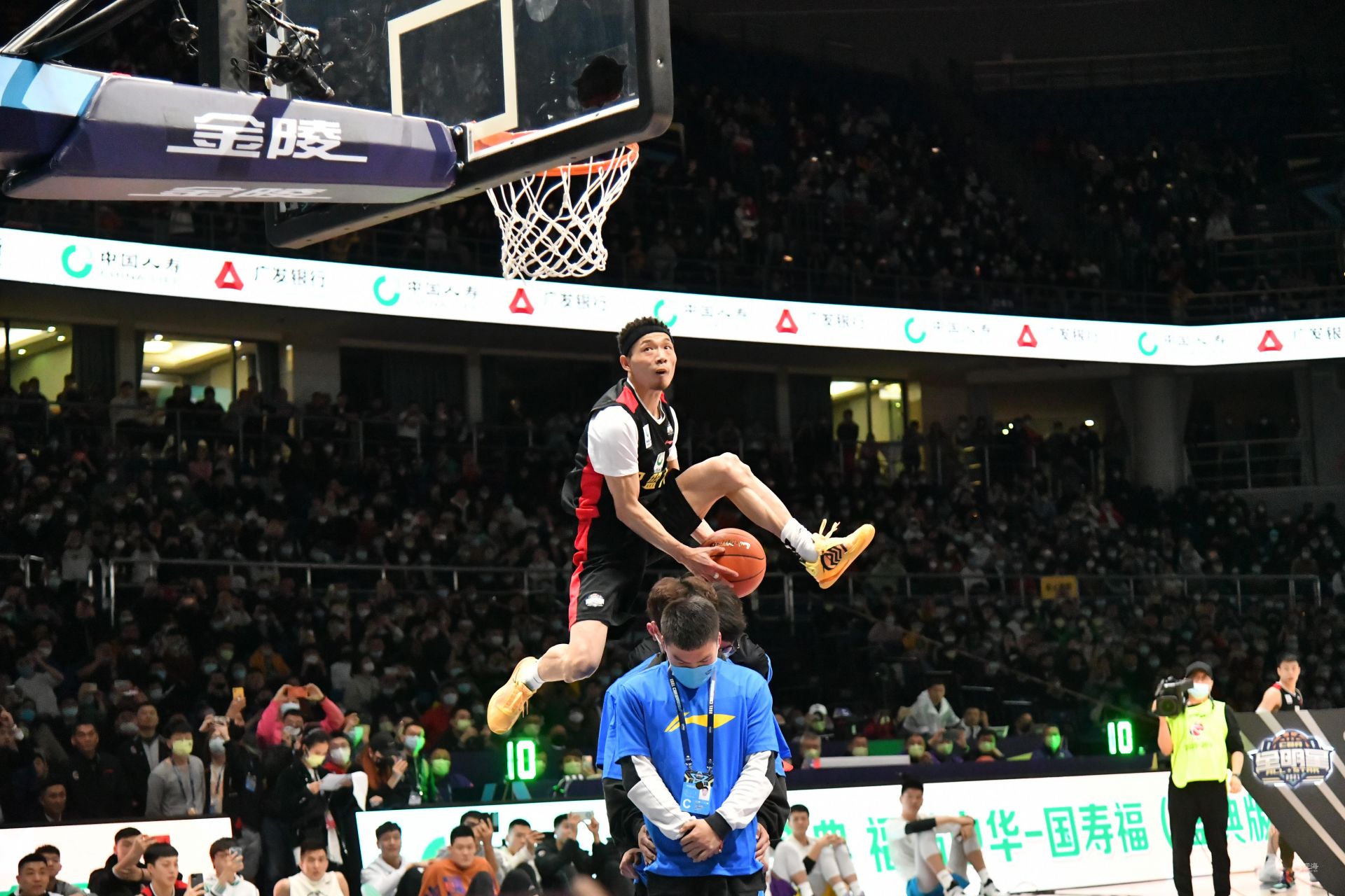 借三分球保 借三分球保