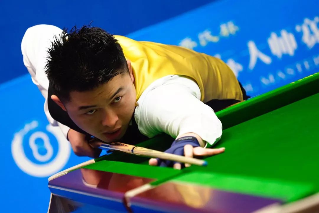 兰德尔26+8爱德华兹单节20分 森林狼击退活塞稳居西部第七 冲突7人遭驱逐‌.