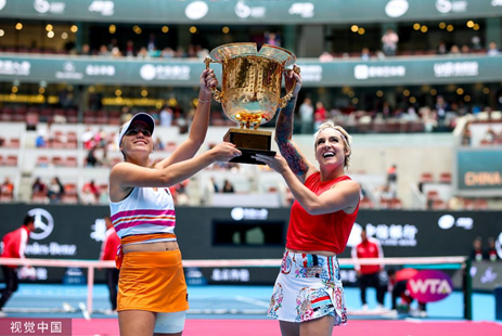 英格兰发布战芬兰预热海报：纽卡前锋安东尼-戈登单人出镜