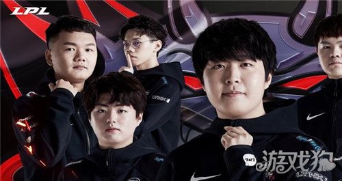 英格兰发布战芬兰预热海报：纽卡前锋安东尼-戈登单人出镜